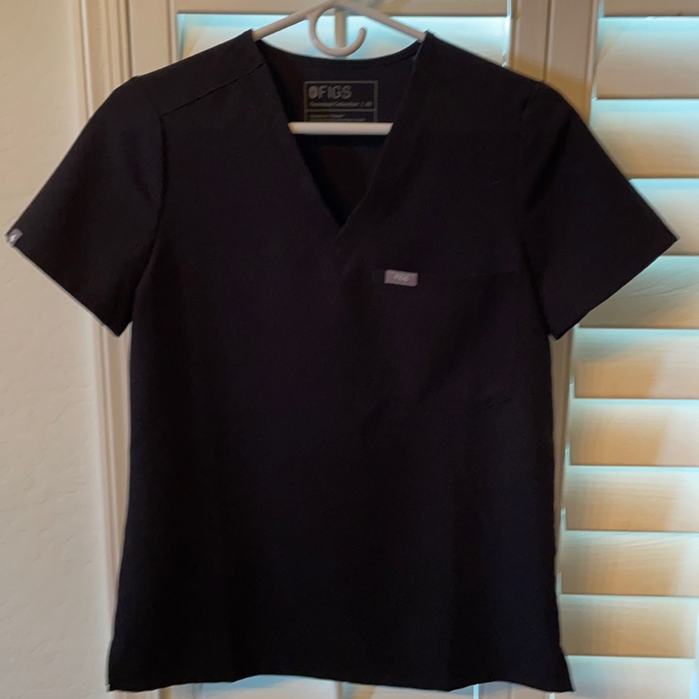 Figs scrub top